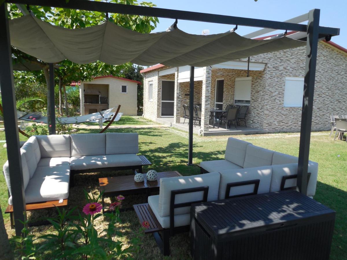 Costa Petra - Luxury Seaside Cottage With Garden - Vacation House For Families In Greece Néa Meságkala Kültér fotó