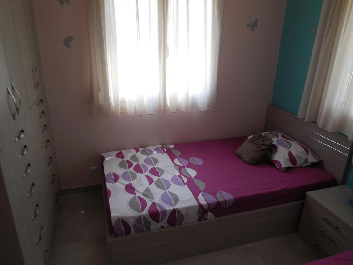 Costa Petra - Luxury Seaside Cottage With Garden - Vacation House For Families In Greece Néa Meságkala Kültér fotó