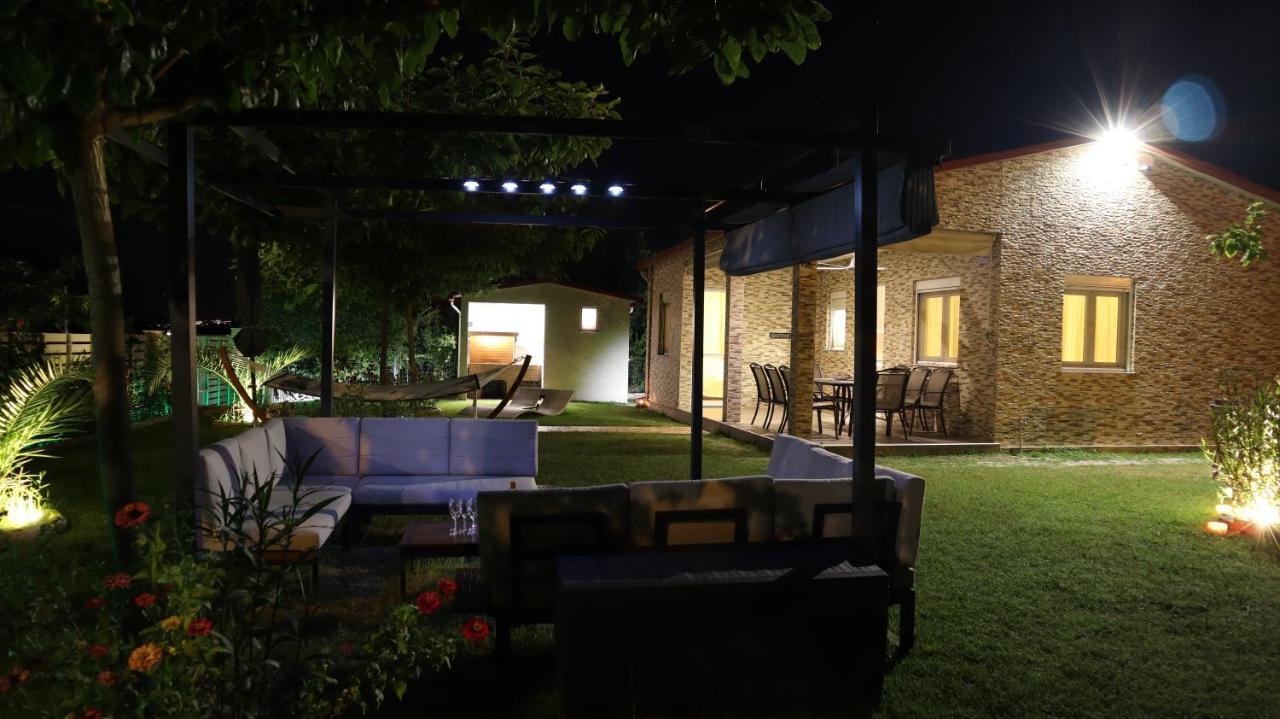 Costa Petra - Luxury Seaside Cottage With Garden - Vacation House For Families In Greece Néa Meságkala Kültér fotó