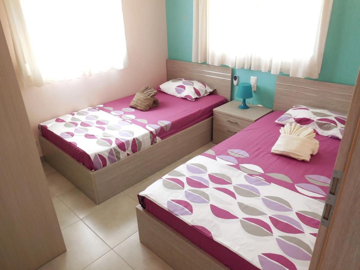 Costa Petra - Luxury Seaside Cottage With Garden - Vacation House For Families In Greece Néa Meságkala Kültér fotó
