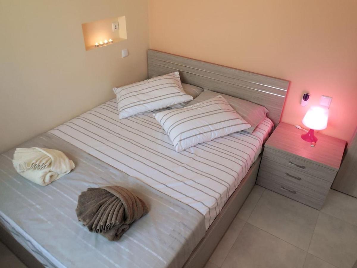 Costa Petra - Luxury Seaside Cottage With Garden - Vacation House For Families In Greece Néa Meságkala Kültér fotó