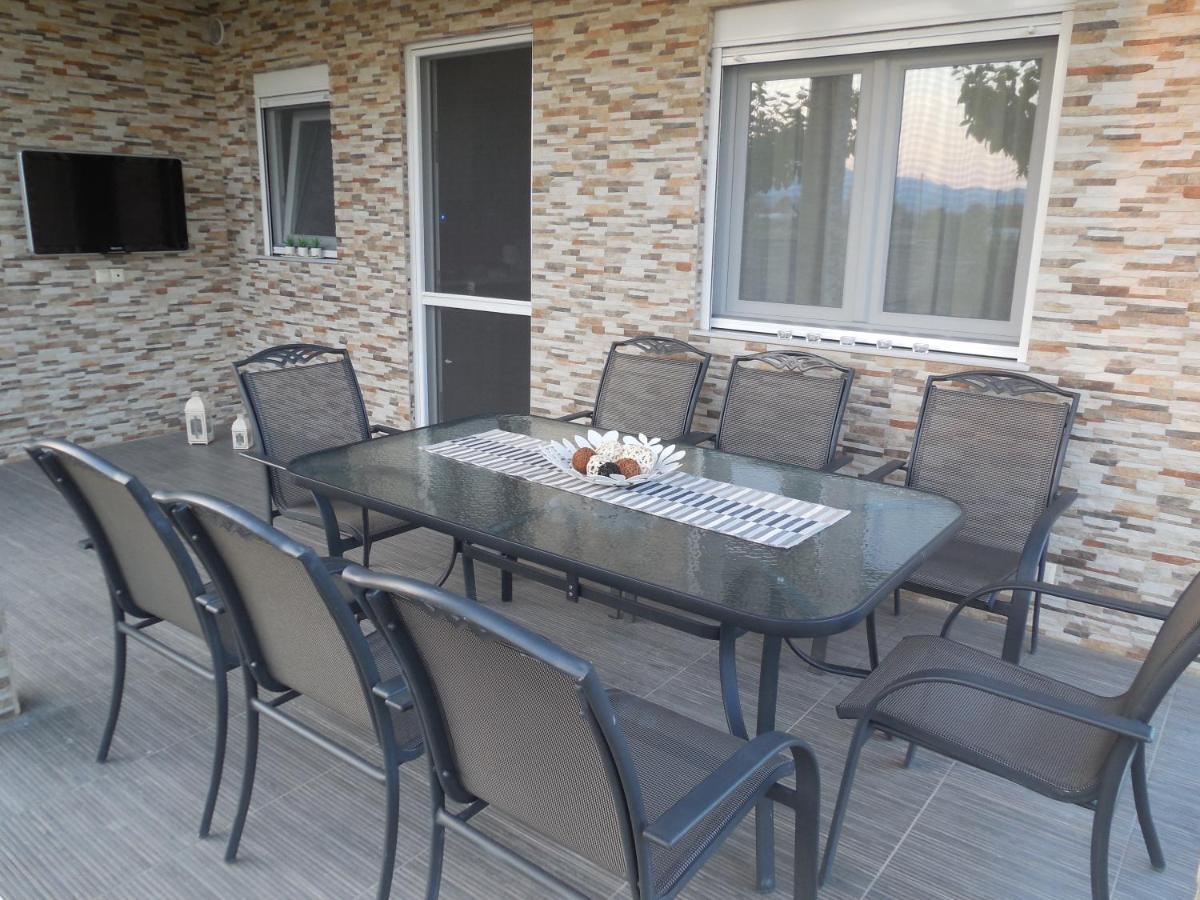 Costa Petra - Luxury Seaside Cottage With Garden - Vacation House For Families In Greece Néa Meságkala Kültér fotó